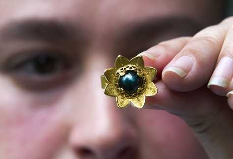 Científicos colombianos desarrollaron una técnica que permite cambiar el color del oro.