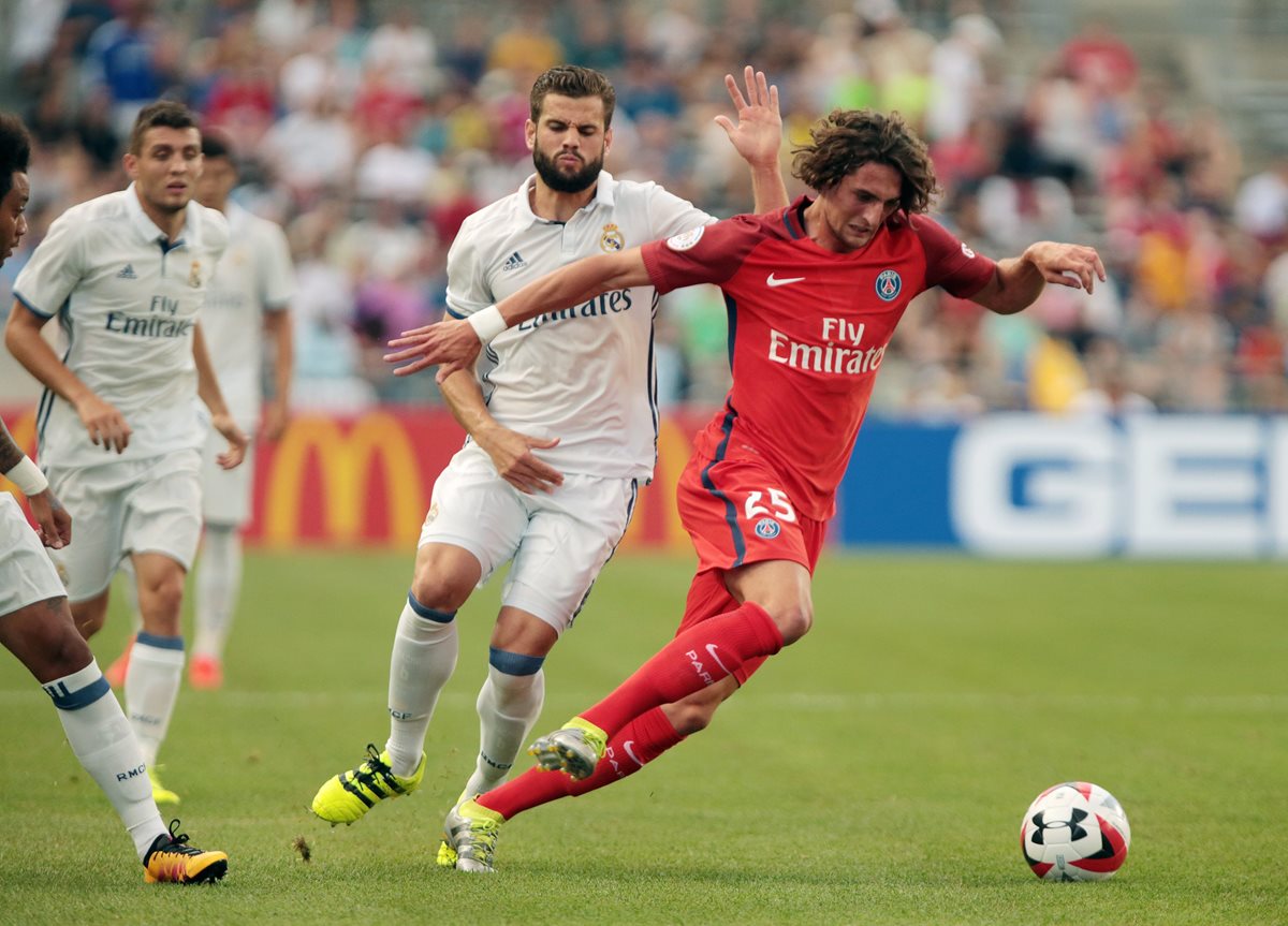 Acción durante el partido entre el Real Madrid y PSG. (Foto Prensa Libre: EFE)
