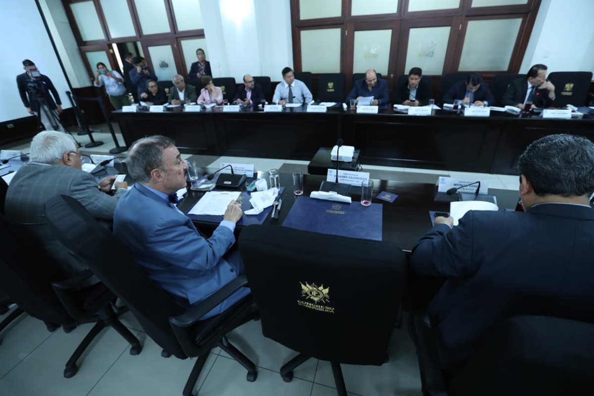 Diputados de distintas bancadas no mostraron respaldo a la iniciativa de prorrogar la vigencia del DPI durante el 2019. (Foto Prensa Libre: Hemeroteca PL)