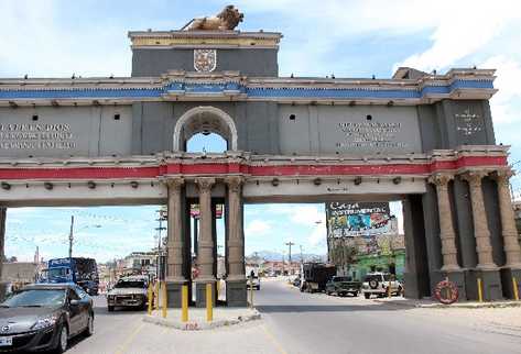 el Arco del Sexto Estado de Los Altos, ubicado en la 7a. calle, zona 2 de Xelajú, se encuentra abandonado, afirman vecinos.