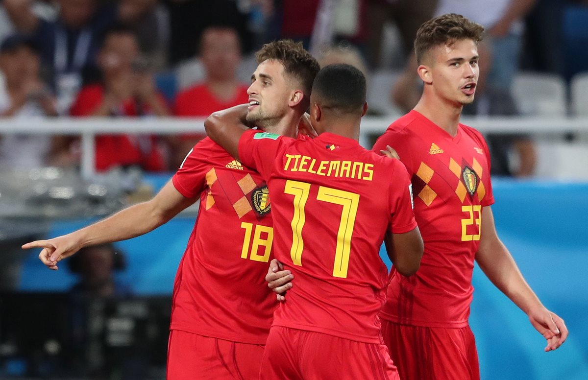 Adnan Januzaj se quitó la marca de un defensor con un bello regate y sacó un disparo "criminal" que fusiló al arquero de Inglaterra, Jordan Pickford. (Foto Prensa Libre: EFE)