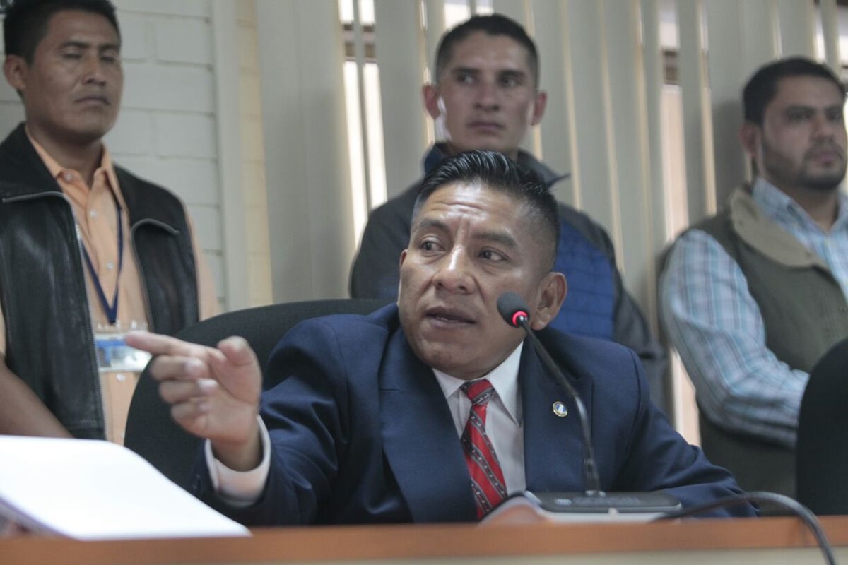 Juez Pablo Xitumul dijo que se ordenó traslado en base a las recomendaciones del Inacif. (Foto Prensa Libre: Carlos Hernández)