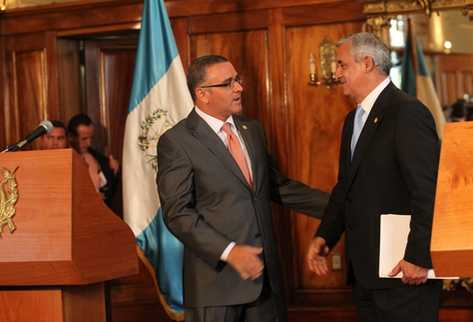 Presidentes Mauricio Funes, de El Salvador, y Otto Pérez, de Guatemala. (Foto Prensa Libre: Erick Avila)