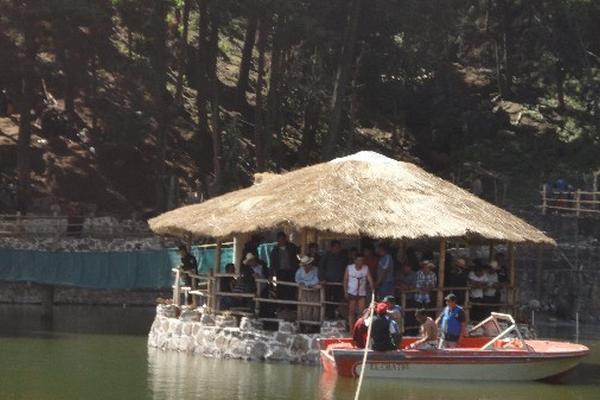 Bomberos rescatan  dos cadáveres en Sololá.
