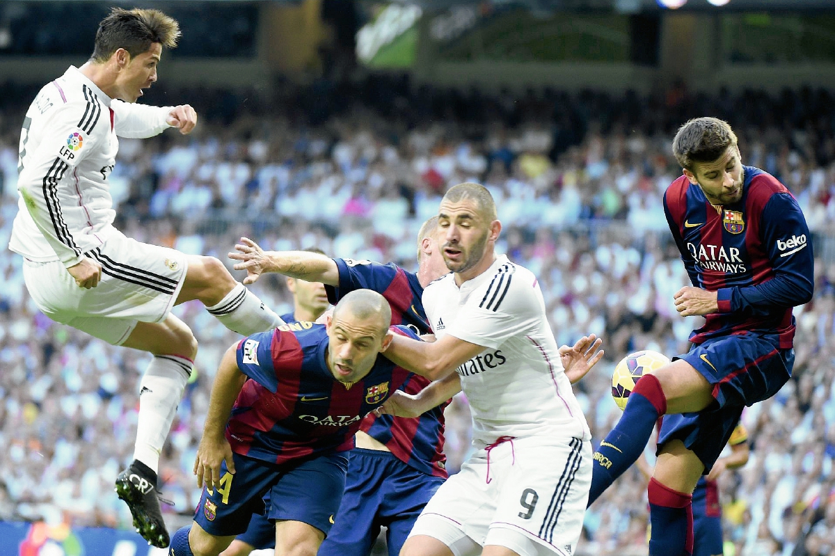 Jugada del último clásico, en donde ganó el Real Madrid (Foto Prensa Libre:AFP)