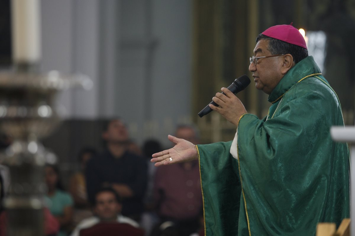 El arzobispo Óscar Julio Vian fue diagnosticado de cáncer en diciembre de 2017. (Foto Prensa Libre: Hemeroteca)