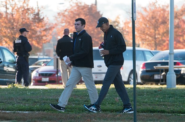 Barack Obama se dirige a un partido de basquet con amigos durante la jornada electoral. (AFP).