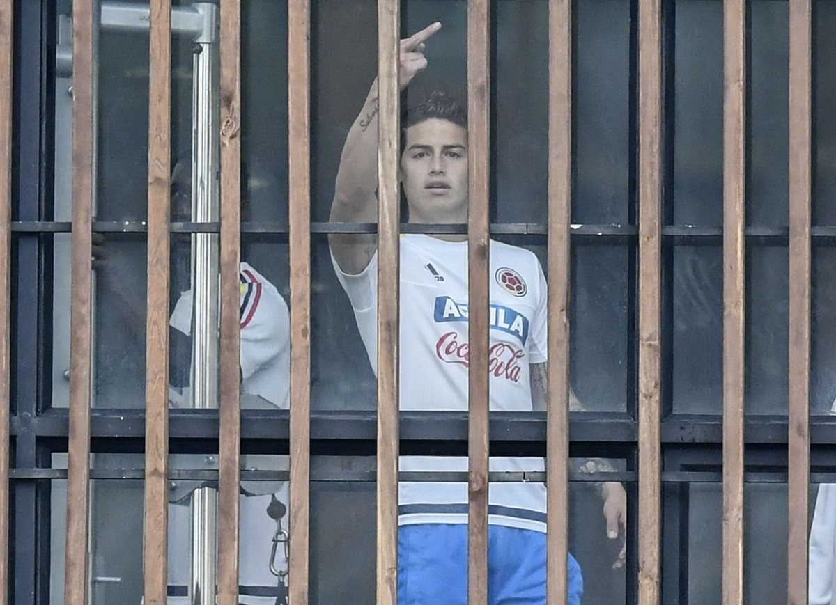 James Rodríguez se convirtió en el centro de las miradas en Colombia por un gesto hacía los periodistas deportivos. (Foto Prensa Libre: AFP)