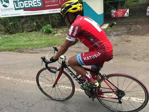 El ciclista Prudencio Sabán durante uno de sus entrenamientos en el 2017. (Foto Prensa Libre: Tomada de Facebook).