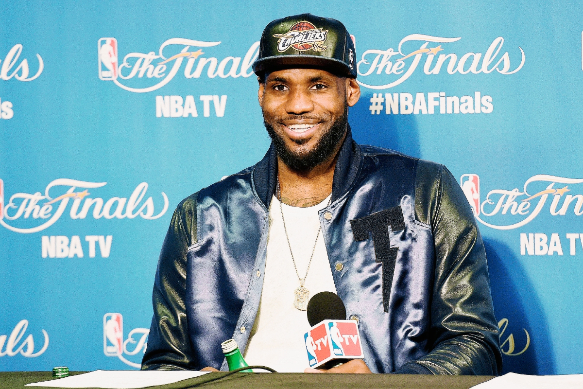 LeBron James confía en que su equipo podrá levantar el cetro de campeón. (Foto Prensa Libre AFP)