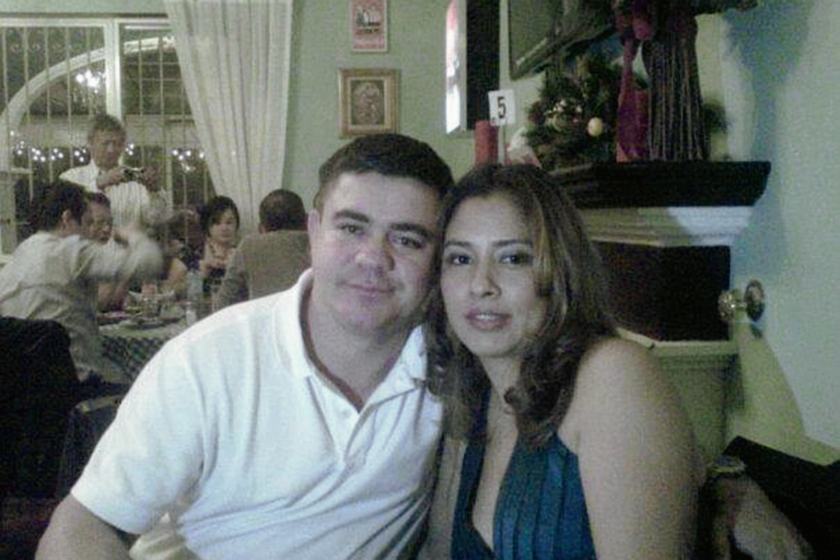 Marvin Alexánder Samayoa junto a su esposa. (Foto Prensa Libre: Facebook)