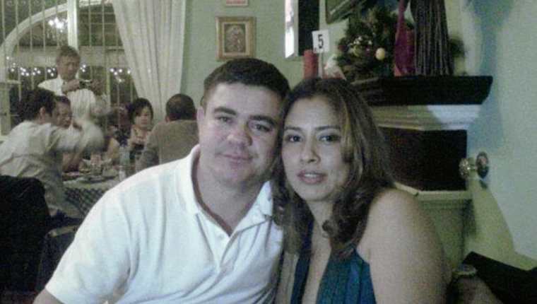 Marvin Alexánder Samayoa junto a su esposa. (Foto Prensa Libre: Facebook)