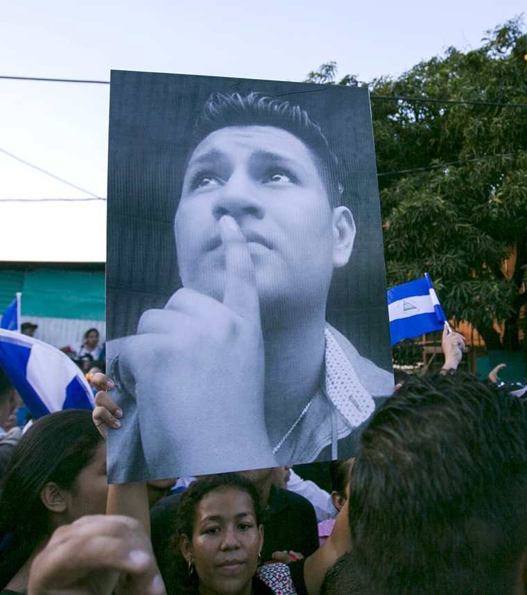 Un retrato de un universitario muerto durante las protestas contra el Gobierno de Ortega en Managua, Nicaragua.(EFE)