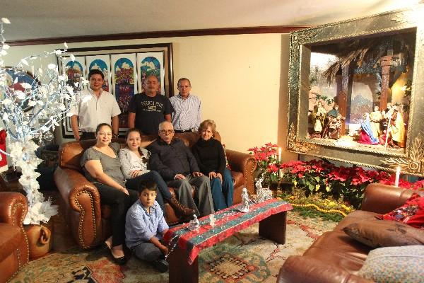 La familia Morales  busca la innovación cada año en el diseño de  su nacimiento.