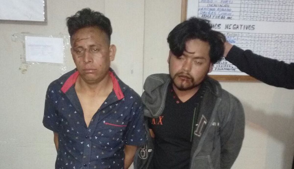 Autoridades capturaron a los dos presuntos responsables de haber causado la tragedia. (Foto Prensa Libre: Héctor Cordero).