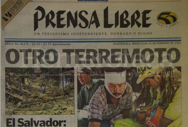 Titular de Prensa Libre del 14 de febrero de 2001 informando sobre el segundo terremoto de El Salvador. (Foto: Hemeroteca PL)