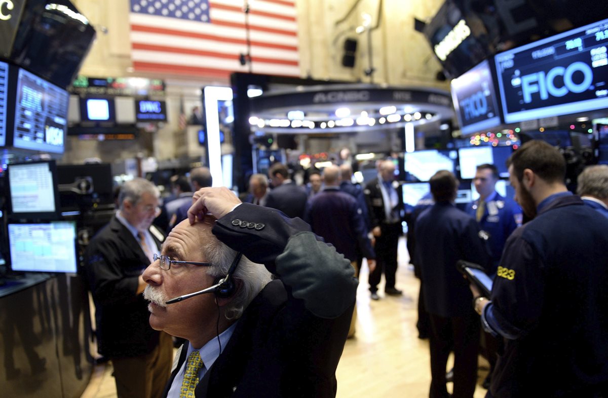 El pasado lunes todos los indicadores bajaron más de un 2% y el S&P 500 en una de las peores jornadas en Wall Street. (Foto Prensa Libre: EFE)
