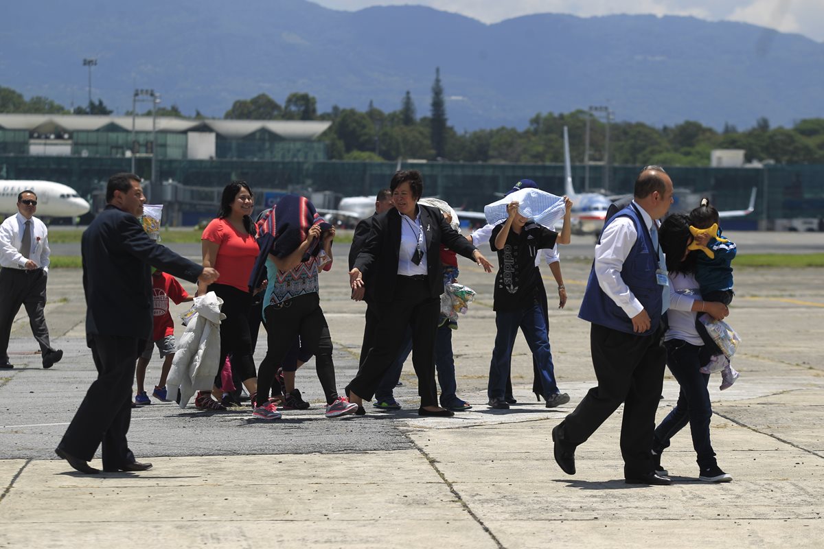 Estados Unidos deporta periódicamente a menores de edad que viajan indocumentados desde Guatemala. (Foto Prensa Libre: Hemeroteca PL)