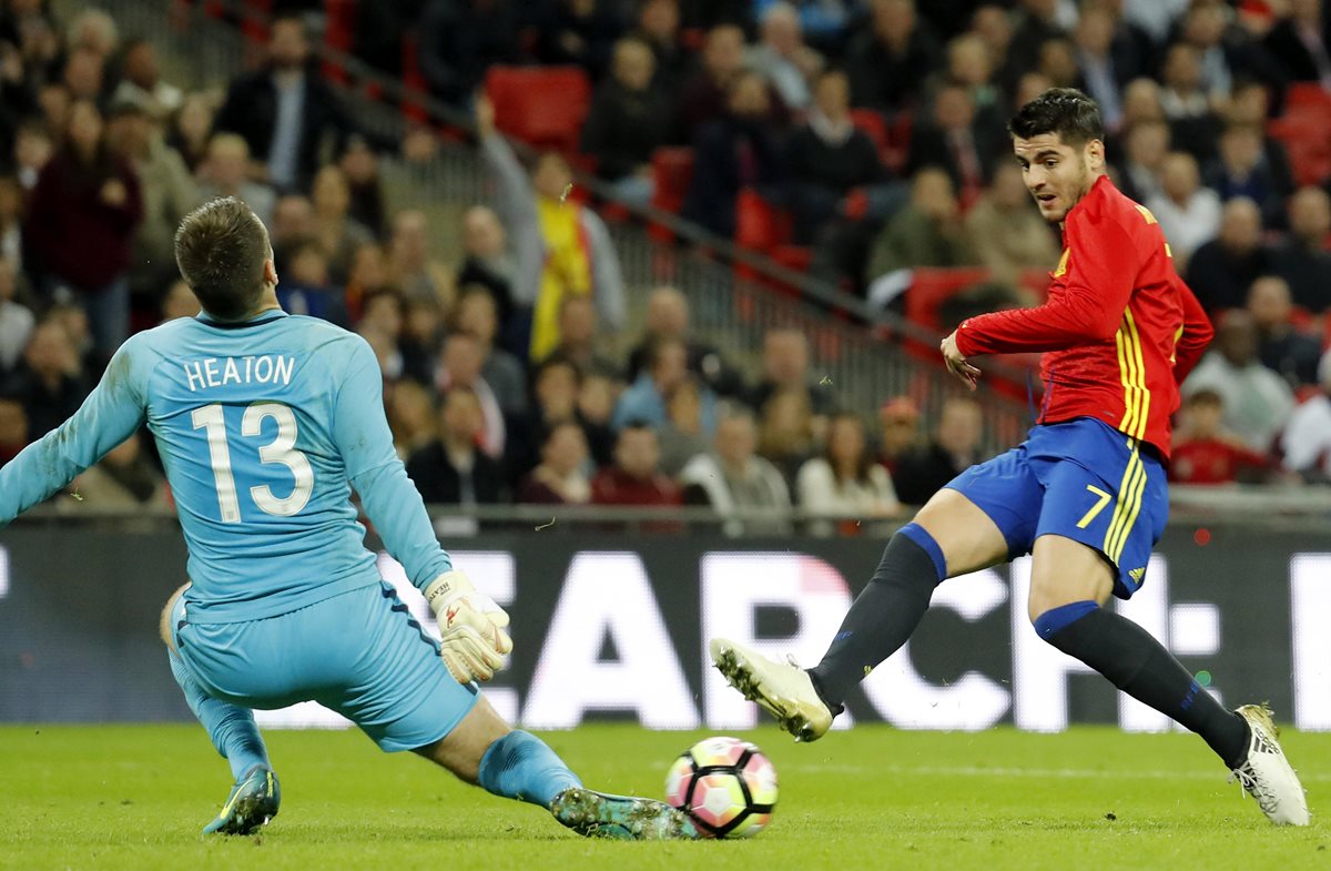 Álvaro Morata presentó molestias al finalizar el partido frente a Inglaterra. (Foto Prensa Libre: EFE)