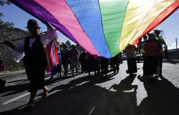 <em>Indígenas participan en la huelga contra Rafael Correa.</em> (Foto Prensa Libre: AP)
