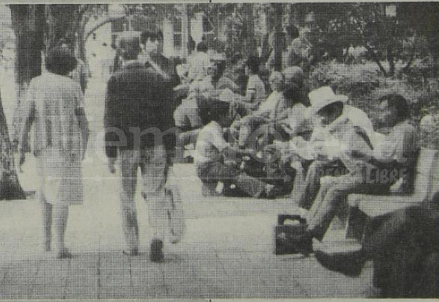En el peladero del Parque Centenario se debatían los grandes temas de la política, en ese tiempo se decía que los lustradores eran "buenos informantes". (Foto: Hemeroteca PL)