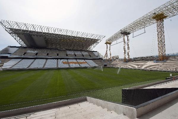 El escenario deportivo conocido como Itaquerao albergará la inauguración del Mundial. (Foto Prensa Libre: AFP)