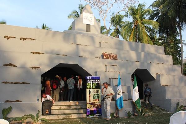 Fachada del  Museo de Jade, en área turística  El Remate, Flores, Petén.