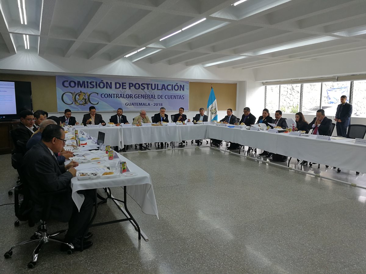 Durante la segunda sesión de trabajo la Comisión de Postulación para Contralor General de Cuentas aprobó el perfil de quien ocupe la dirección de la Contraloría. (Foto Prensa Libre: Manuel Hernández)