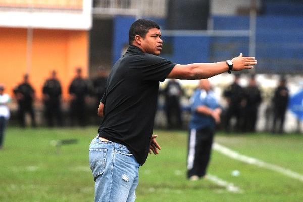 Ronald Gómez dirigirá su segundo torneo al mando del conjunto de La Mesilla. (Foto Prensa Libre: Hemeroteca PL)
