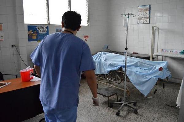 CC ordena al presidente Jimmy Moralres y al ministro de Salud Alfonso Cabrera, abastecer a los hospitales Roosevelt y San Juan de Dios. (Foto Prensa Libre: Hemeroteca).