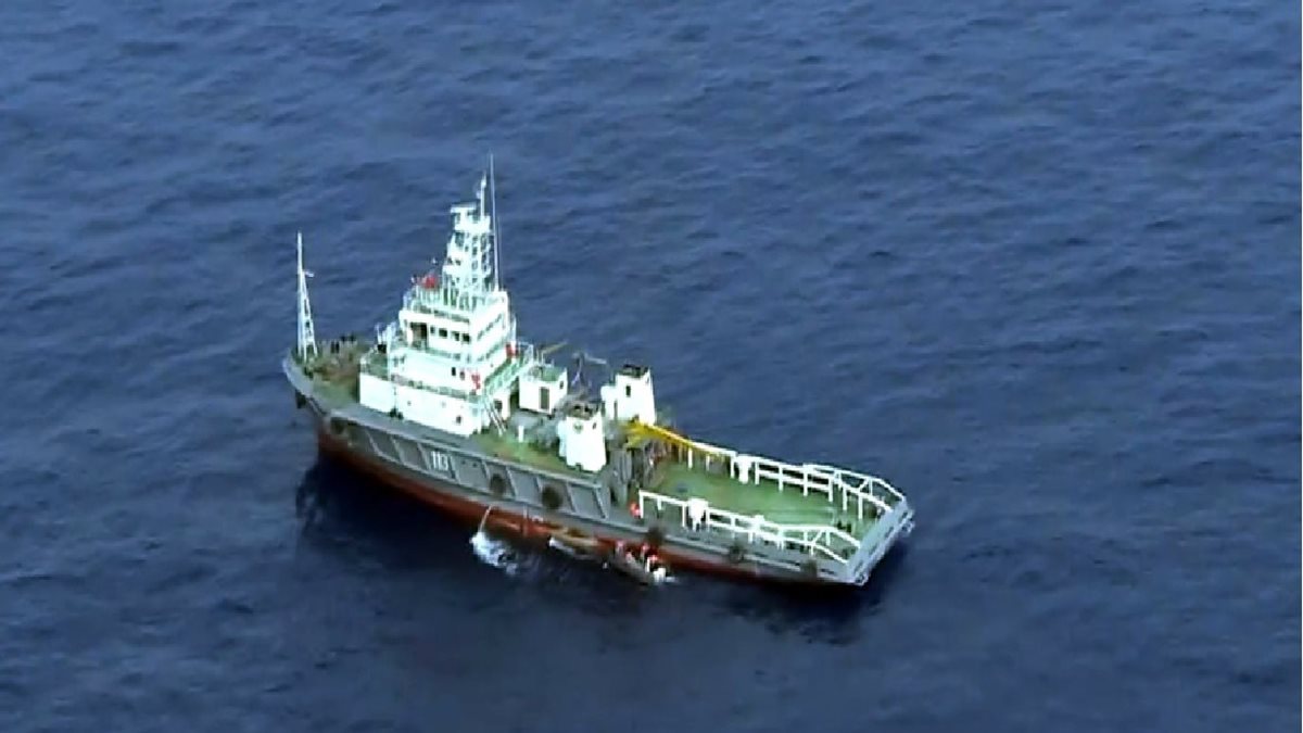 El barco francés "La Place" ha detectado señales que se cree corresponden con las cajas negras del avión de EgyptAir. (Foto Prensa Libre: AFP).