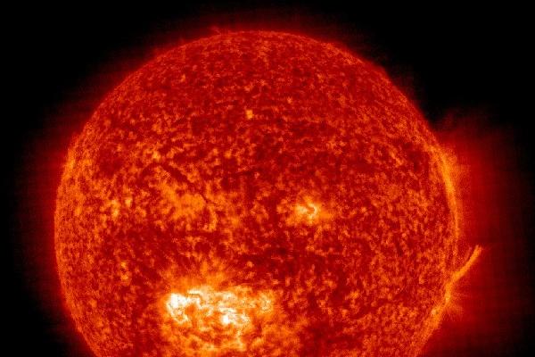 Explosión solar podría originar auroras brillantes en Canadá y EE. UU. (Foto Prensa Libre: AFP)