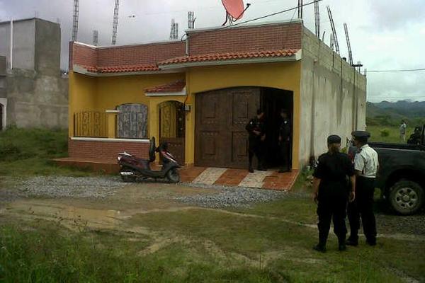 Allanamiento fue practicado en una vivienda de la colonia Prados del Valle, en Esquipulas. (Foto Prensa Libre: Edwin Paxtor)