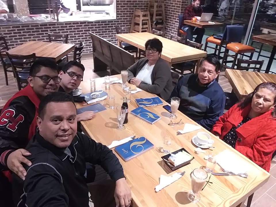 Miembros de la familia García Ramírez visitaron por primera vez el restaurante San Martín en Dallas, Texas, Estados Unidos. (Foto Prensa Libre: Cortesía)