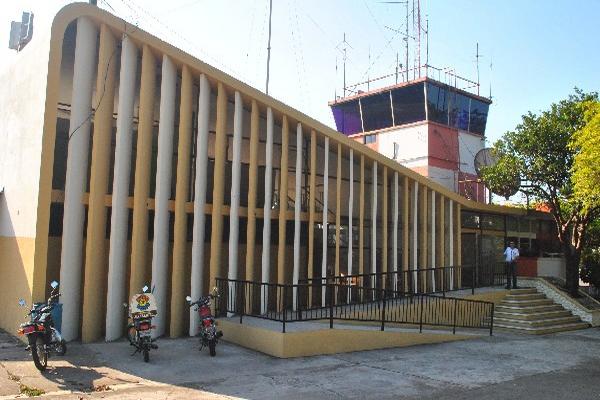 Esta es la fachada de la terminal aérea que se construyó en Retalhuleu, para que se facilite el acceso a   turistas nacionales y extranjeros.