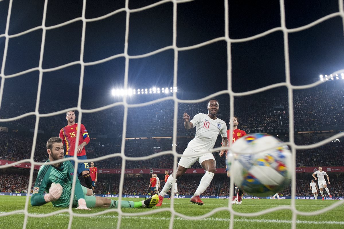 Con un doblete de Reheem Sterling la selección de Inglaterra superó a España. (Foto Prensa Libre: AFP)