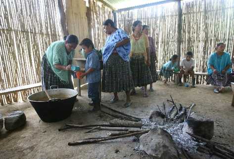 La carencia de recursos y poca atención estatal a las comunidades genera precariedad en la población.