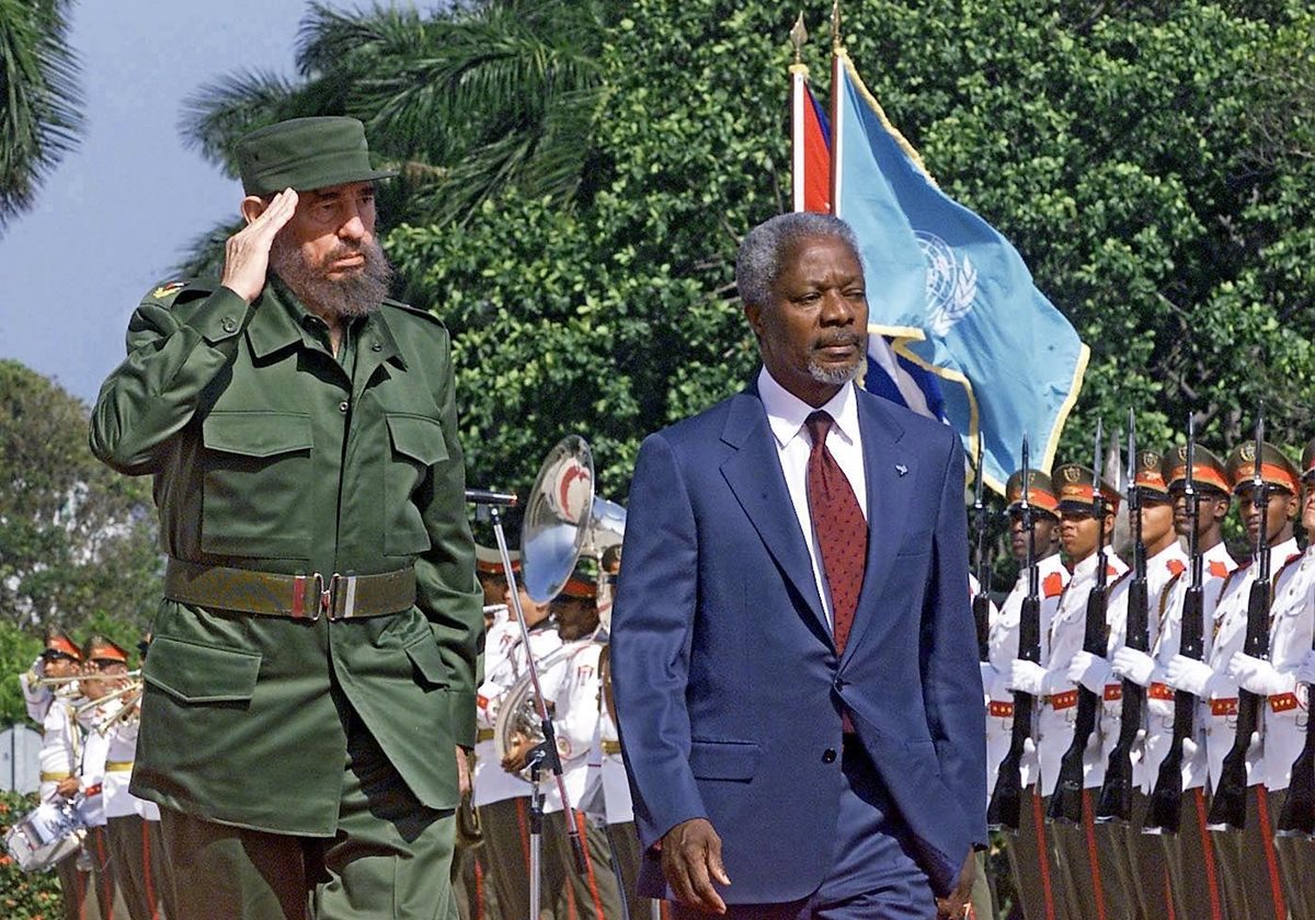 El 11 de abril del 2000, Kofi Annan visitó al presidente de Cuba, Fidel Castro, en la Habana.