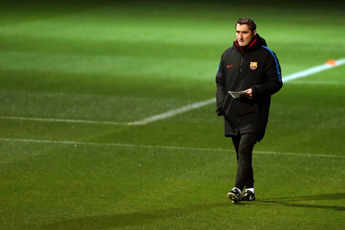 El entrenador del FC Barcelona, Ernesto Valverde, analizó el duelo frente al Chelsea. (Foto Prensa Libre: EFE)