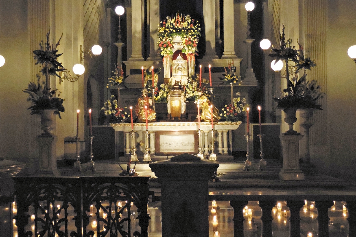 Altar de Sagrario del Santuario de Guadalupe, zona 1, el Jueves Santo del 2014.