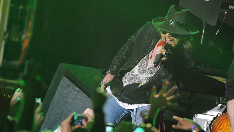 Guns N' Roses, liderada por Slash y Axl Rose, volverán a sonar con un nuevo lanzamiento de Appetite for Destruction (Foto Prensa Libre: AFP).