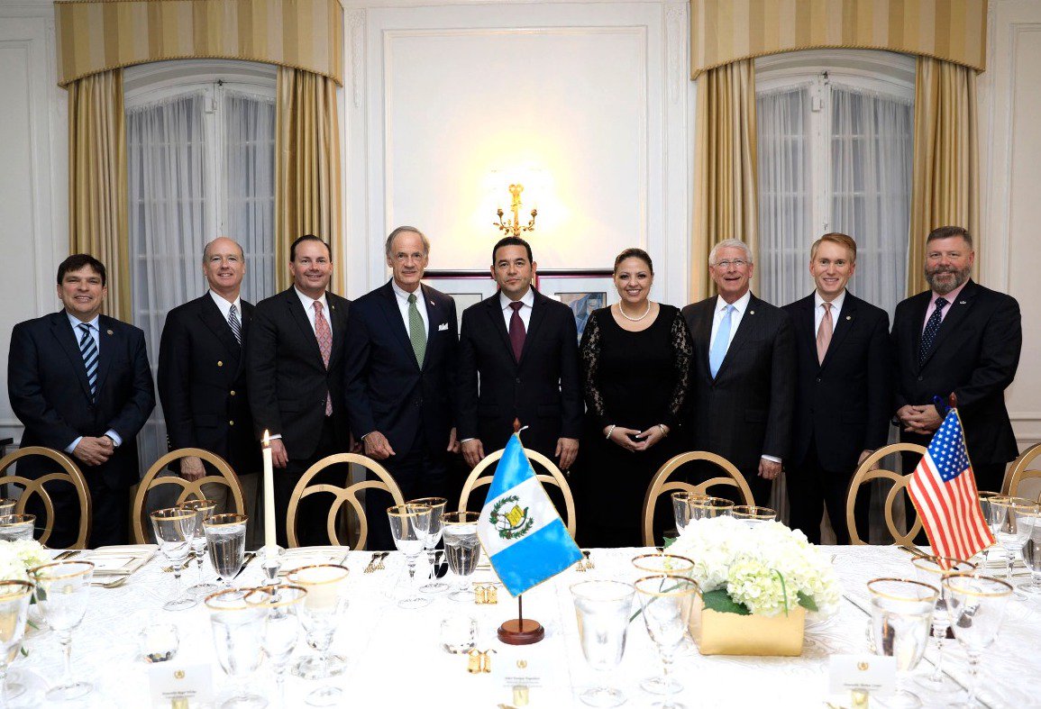 La delegación guatemalteca cenó la noche del miércoles con congresistas y senadores estadounidenses. (Foto Prensa Libre: Presidencia)