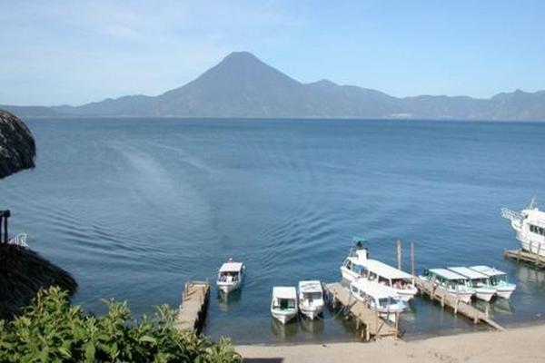 Autoridades de Gobierno buscarán rescatar el lago de Atitlán. (Foto Prensa Libre: Archivo)<br _mce_bogus="1"/>