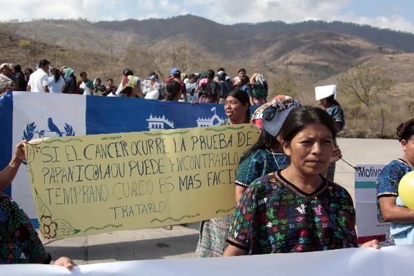 Vecinas de la aldea San Gabriel Pasuj, quienes por primera vez organizan  actividad contra el cáncer.