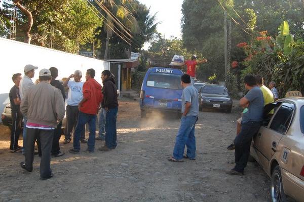 Taxistas de la lotificación San Isidro, Coatepeque, protestan por aumento de unidades que prestan servicio. (Foto Prensa Libre: Alexander Coyoy)<br _mce_bogus="1"/>
