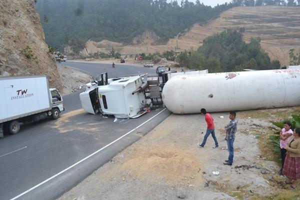 Un accidente de tránsito ocurrido en el 2018 que involucró a un tráiler. (Foto Prensa Libre: Hemeroteca PL)