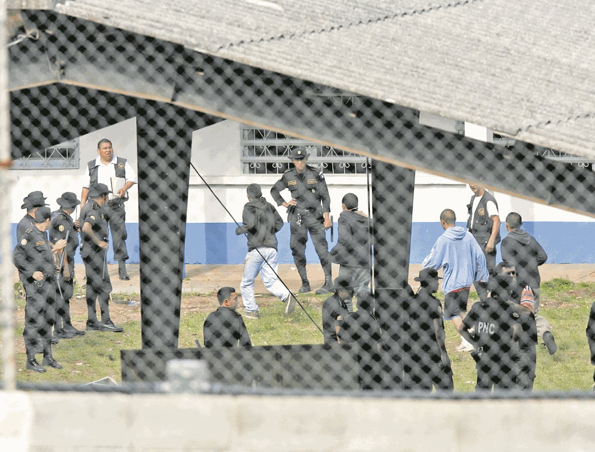 Centro juvenil Etapa 2 durante el motín que protagonizaron pandilleros. Foto Prensa Libre: Hemeroteca PL