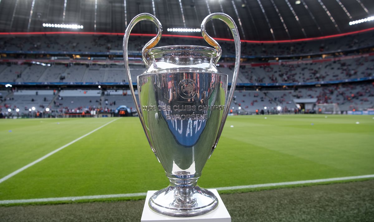 La Copa de la Liga de Campeones estuvo expuesta en el estadio Allianz Arena en Múnich.