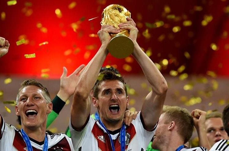 Miroslav Klose es parte de la historia mundialista, siendo el máximo anotador en estas citas. (Foto Prensa Libre: Hemeroteca PL)