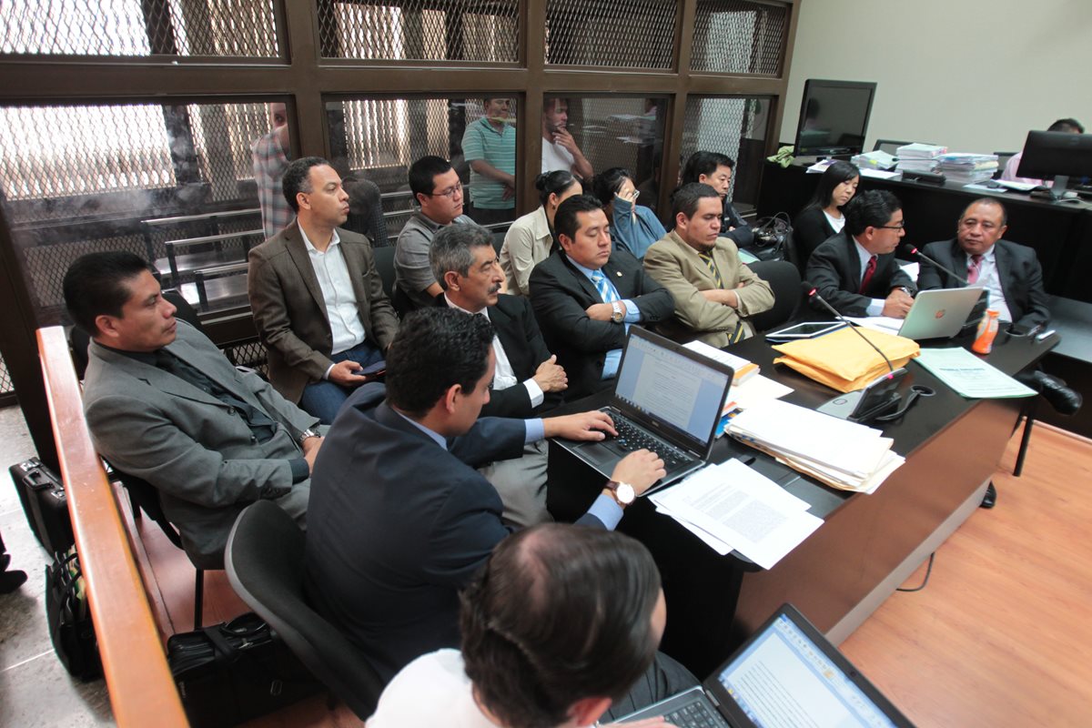 Nueve empresarios vinculados con La Línea fueron ligados a proceso este miércoles. (Foto Prensa Libre: Paulo Raquec)